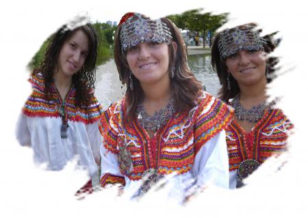 NORA ET IMANE DU GROUPE TAFSUT